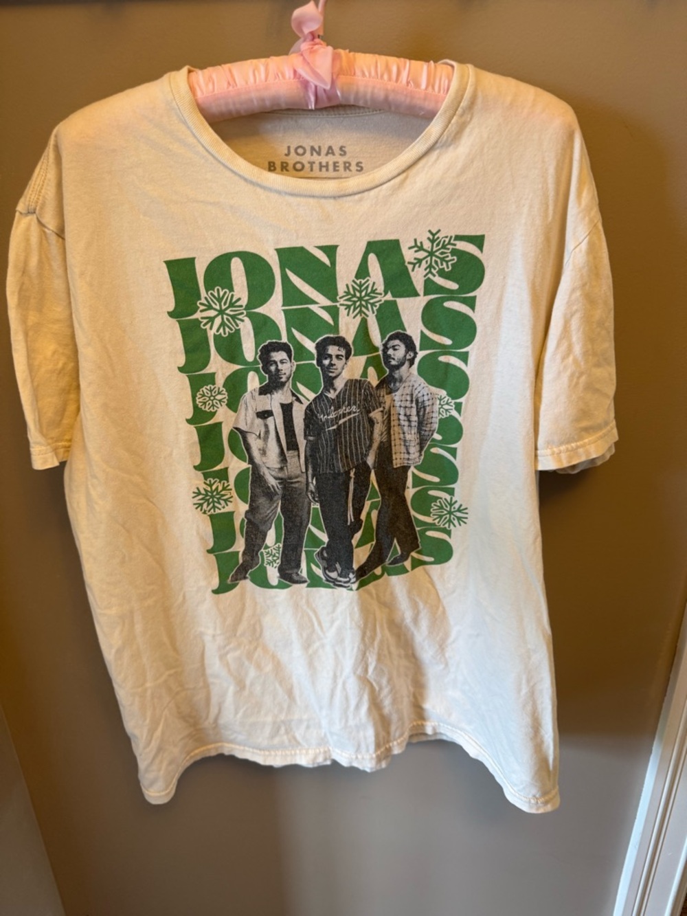 Jonas Brothers Cream Short-Sleeve Graphic Tee with Green Print